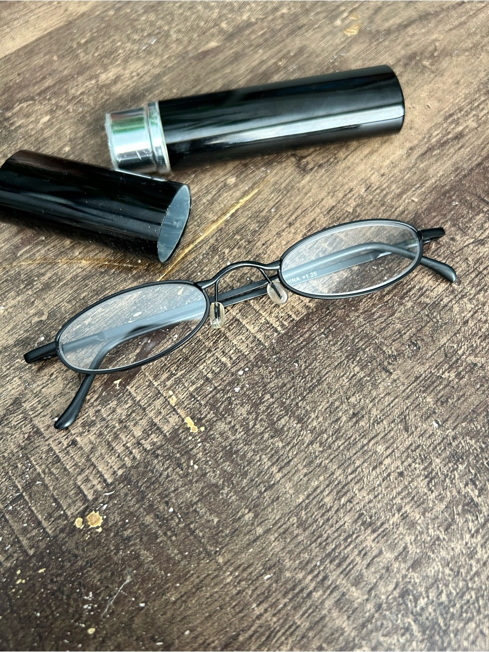 Portable Black Oval Reading Glasses with Slim Metal Frame & Hard Case